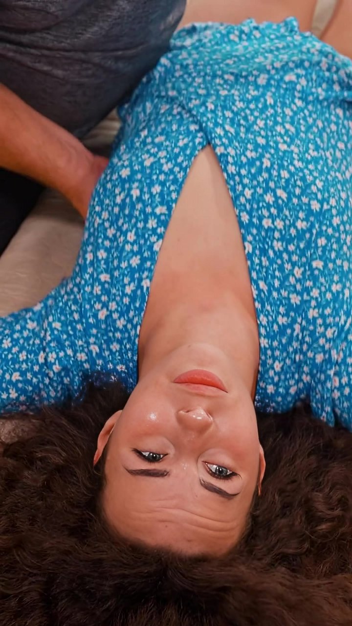 She came in feeling like she couldn't take a full, deep breath, a constant tightness gripping her chest. We performed a gentle, targeted mobilization of her upper rib cage and thoracic spine, encouraging each rib to move freely with her breath 😮‍💨. After 