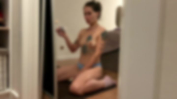 I COLOR MY HAIR AT HOME IN FRONT OF THE MIRROR 🍓 NU 18+ 🍒 — Lovina Lady