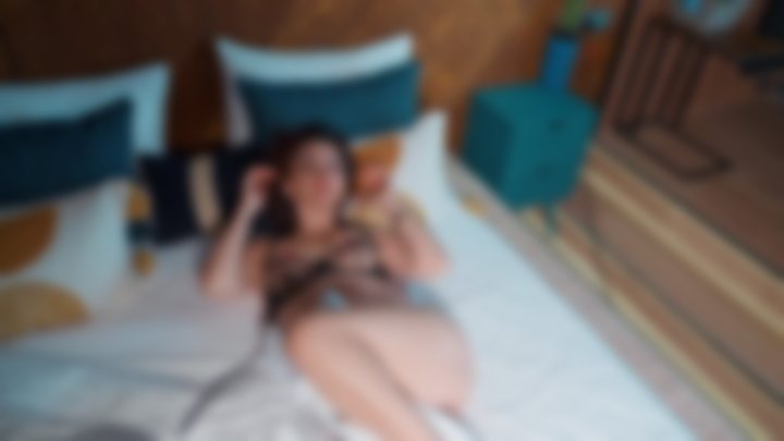 OIL SEDUCTION: MY SLOW SELF-MASSAGE RITUAL  — Maria Mist