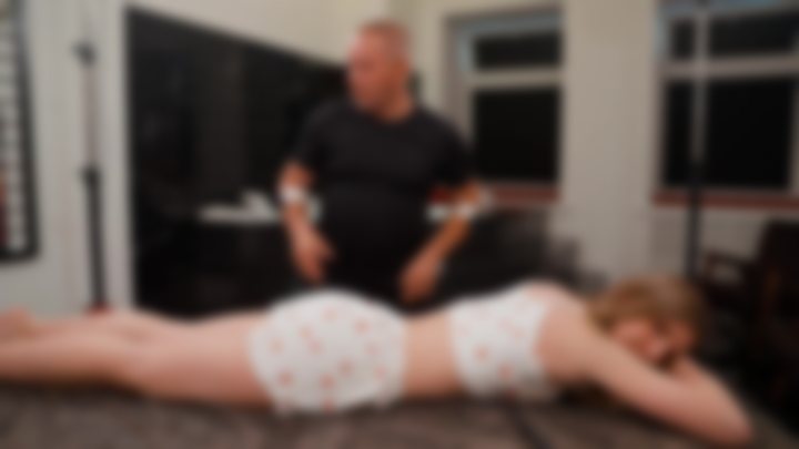 MAX'S FIRM HANDS FIX XENIA'S BACK AND LEGS 😉👀 — Aura Touch