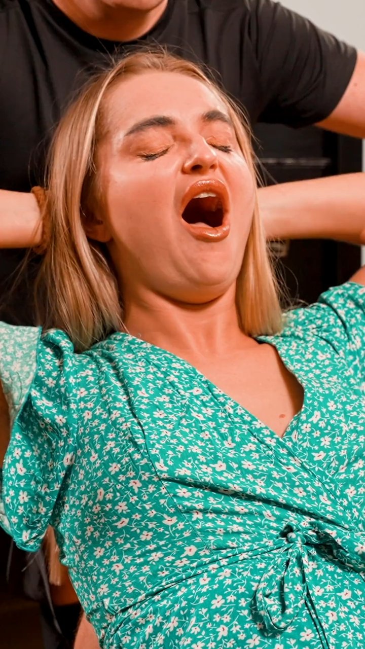 That 'good' pain from your chest stretch? It might be a warning sign. 😮 This is an assisted passive stretch targeting the pectoral muscles and shoulders. By stabilizing the neck and applying gentle traction to the arms, we achieve a deeper release without
