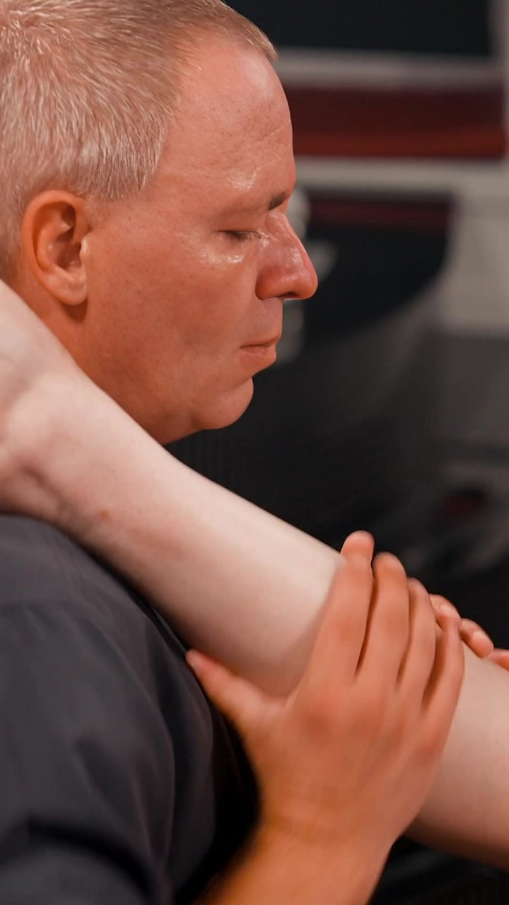 Is your lower leg the true source of your knee pain? This is a targeted soft tissue mobilization of the tibialis anterior and peroneal muscles. We apply sustained pressure to release fascial adhesions along the lower leg, a common cause of referred tensio