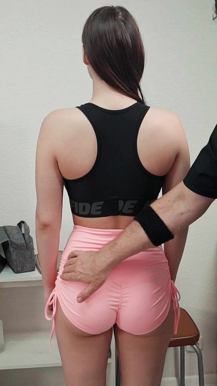 A client came in with nagging lower back pain radiating down her glutes after every workout. We used a neurological tool ⚡ to map the exact nerve pathways firing incorrectly from her lower back, through the gluteus medius, and down the upper thigh. We pin