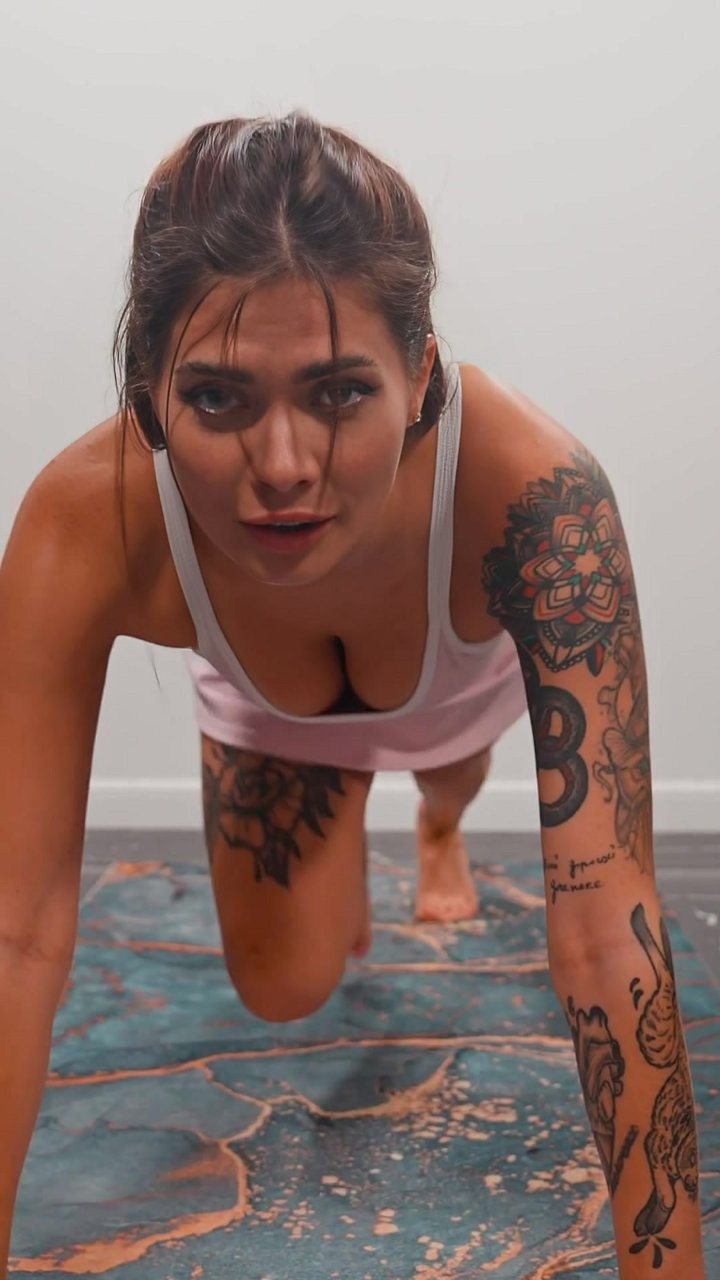 A client came in with persistent lower back ache and weak core engagement. We focused on controlled mountain climbers, keeping the spine neutral and driving the knees to the chest to activate the deep core and hip flexors without strain. Now their foundat