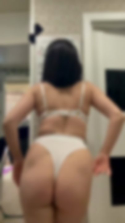 MINI POV — MARIA IN FRONT OF THE MIRROR 💗 — Maria Mist