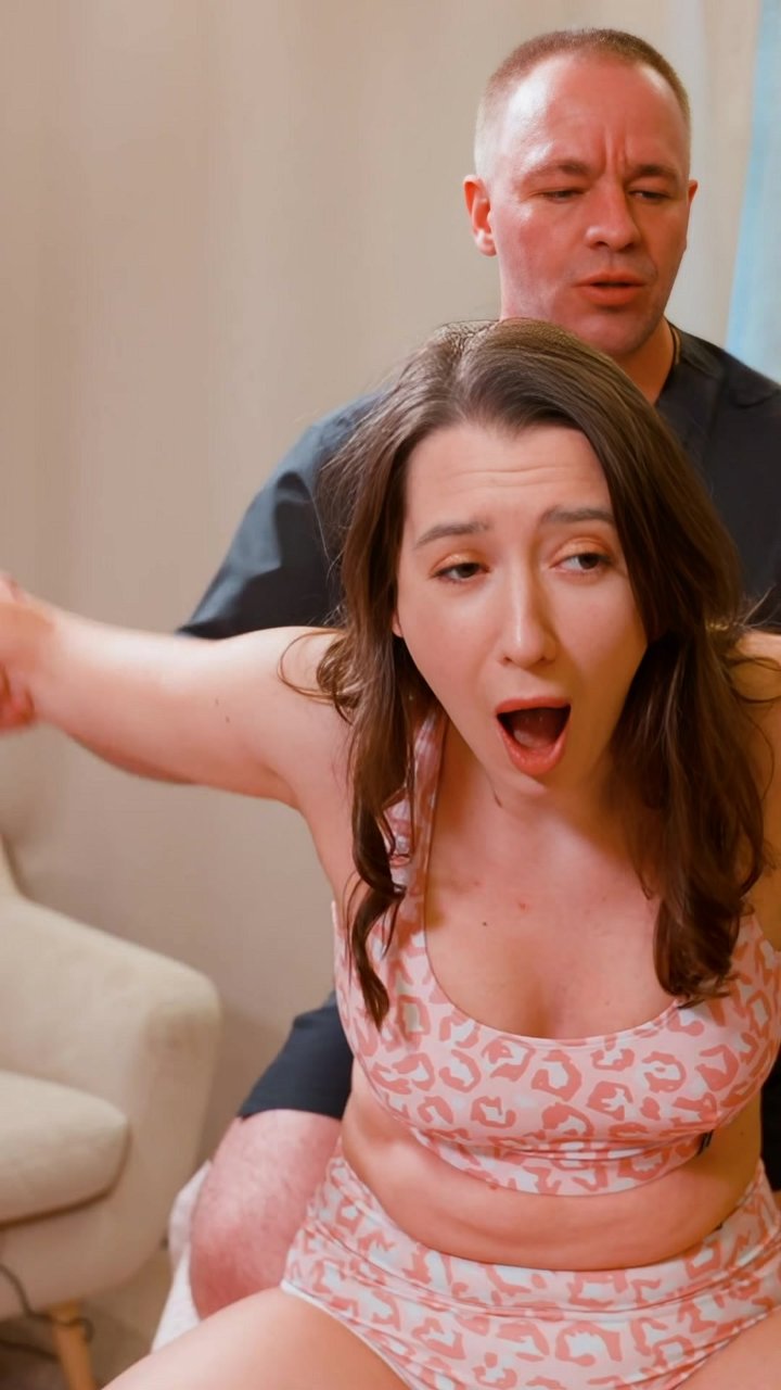 She came in with a sharp, pinching pain in her shoulder every time she lifted her arm. We performed a thoracic spine mobilization to release the trapped nerves and reset the scapular muscles. This intense release is what you're seeing here! 😮 The result? 