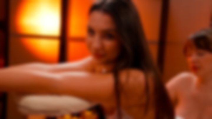 EXCLUSIVE CHAIR MASSAGE 🔥 JULIA ON ANNA'S BACK 🍓 NU 18+ 🍒 — Massage Queens