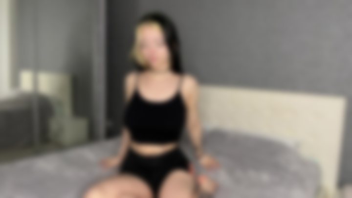 GENTLE STRETCHING 🔥 ALISA ON THE BED 💋 COZY SESSION 🍓 NU 18+ 🍒 — The Art of Touch