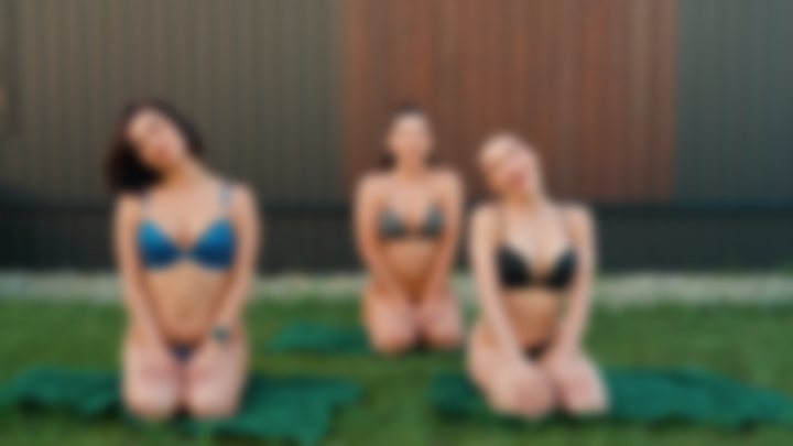GROUP YOGA & FULL BODY STRETCHING OUTDOORS | THREE FRIENDS — YOGA QUEENS