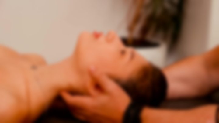 CHIROPRACTIC SESSION 🔥 KOSTYA ON TANYA 🫦 BACK AND NECK 🍓 NU 18+ 🍒 — Massage Queens