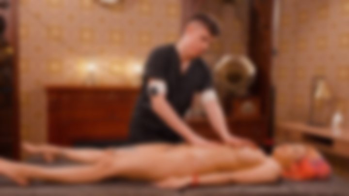 ROXY'S OILED UP BLISS BY MAX 💦😇 — Aura Touch