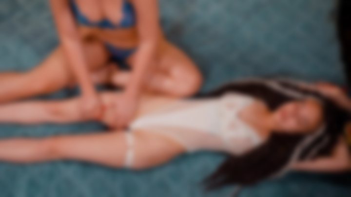 COZY BED MASSAGE IN PAJAMAS | Anna Pampering Liza at Home — YOGA QUEENS