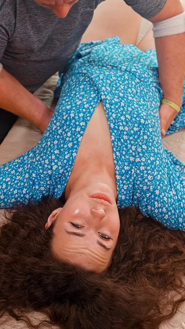Your 'stuck' breath isn't in your lungs, it's in your organs. This dual-practitioner technique applies coordinated pressure to the upper abdomen and torso, releasing deep fascial tension around the viscera. This allows the diaphragm to move freely and res