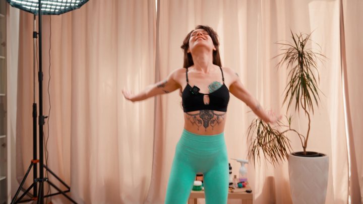 🎀 FREE VIDEO FLOOR STRETCHING & YOGA — LOVINA ✨🩷 — Lovina Lady