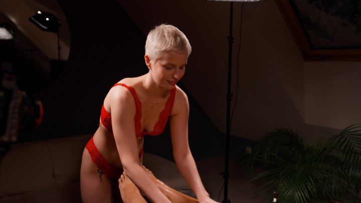 ELIZ GIVES LORIS A GLOSSY LINGERIE RUBBING 💕🌸 — Aura Touch