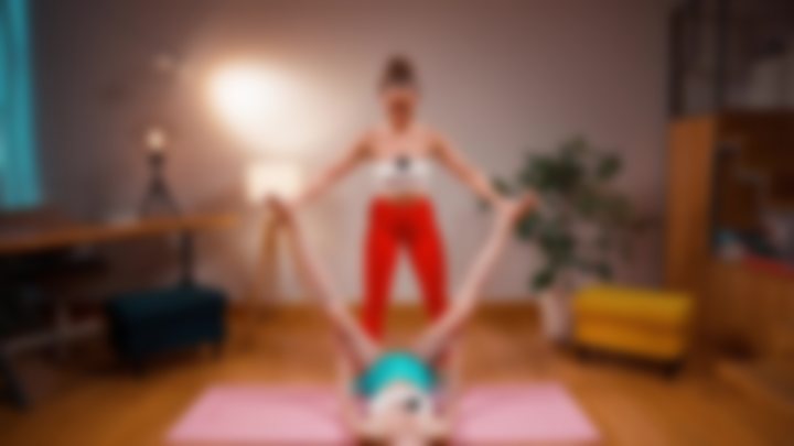 GIRLS’ HOME WORKOUT | Kristina Helps Oksana Stretch & Warm Up — YOGA QUEENS