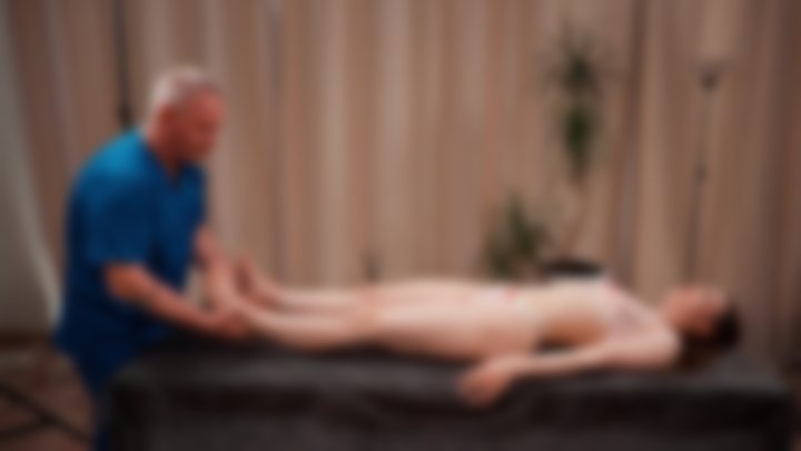 DEEP MASSAGE + CHIROPRACTIC ELEMENTS AT HOME | Maxim Works on Angel — YOGA QUEENS