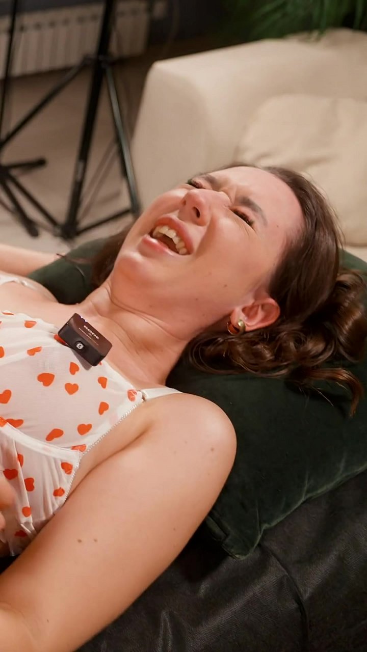 3 reasons this light touch technique works on chronic torso tension: 1) Activates superficial nerve endings. 2) Forces a full diaphragmatic release. 3) Floods the nervous system with endorphins. 😂 Send this to a friend who holds stress in their stomach!